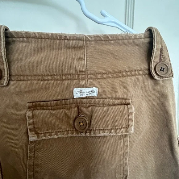 Low-rise Abercrombie cargo pant - Picture 3 of 4